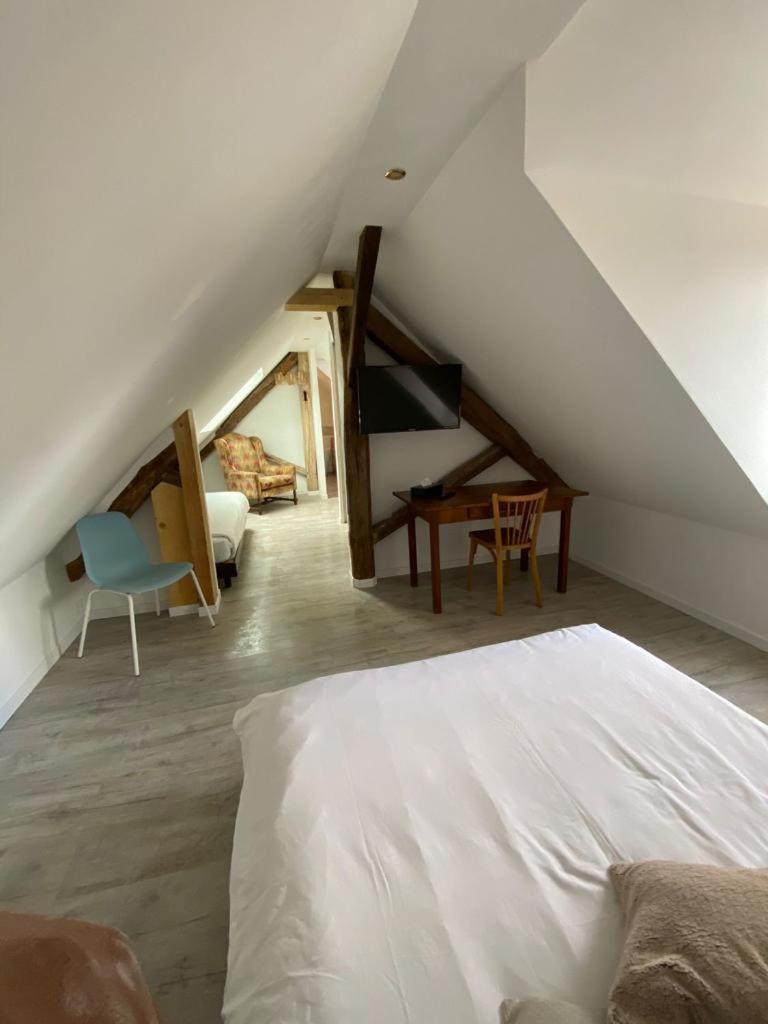L'Annexe Du Chateau De Saint Genix Экстерьер фото
